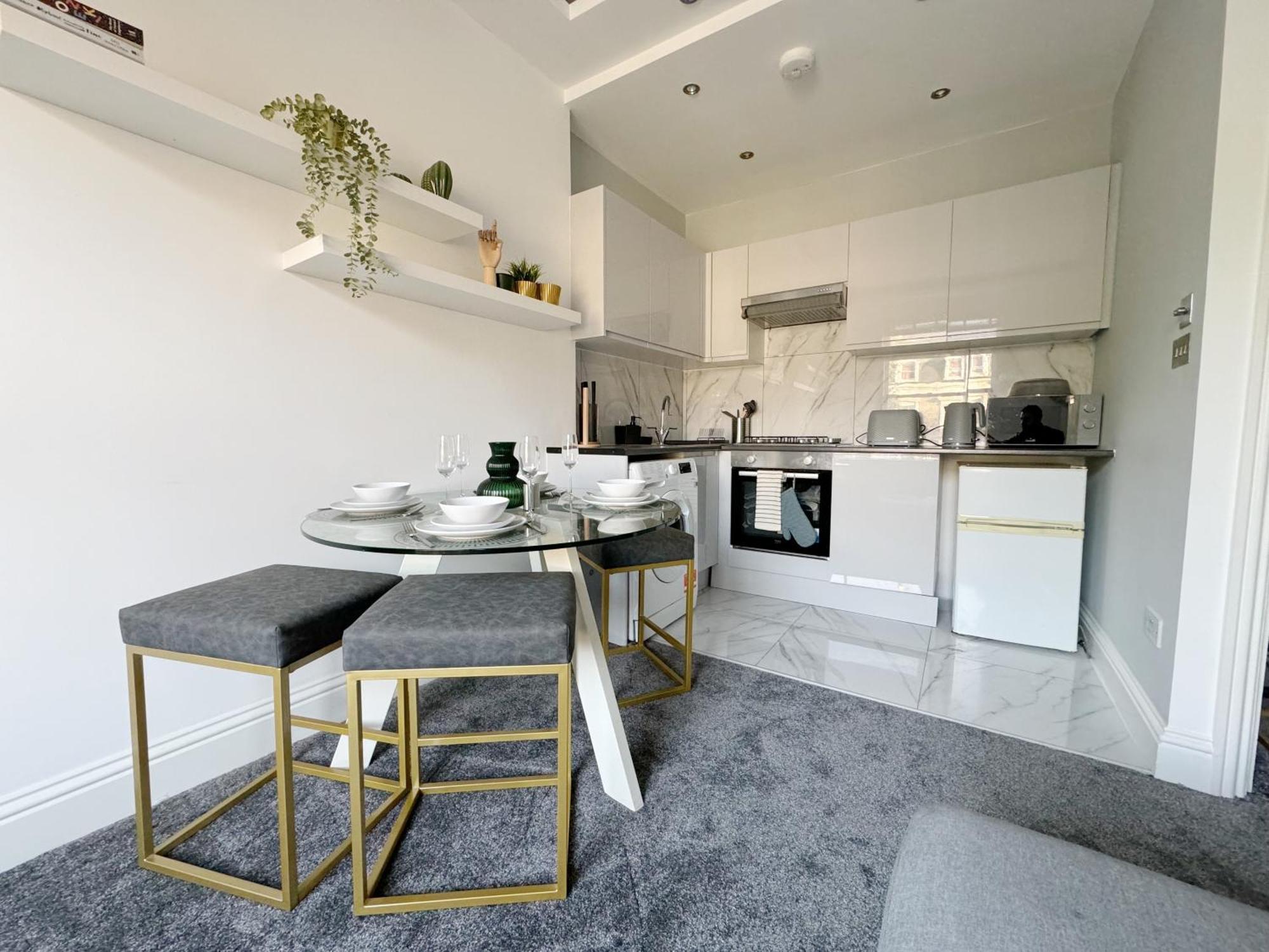 Stylish 2-bed Flat W Kitchen And Cosy Living Space Appartement